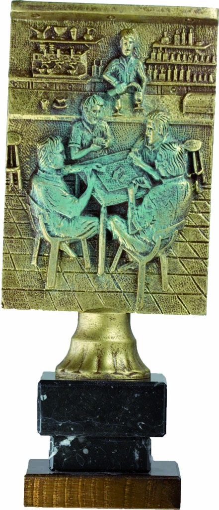 trofeo resina cartas 23 cm.