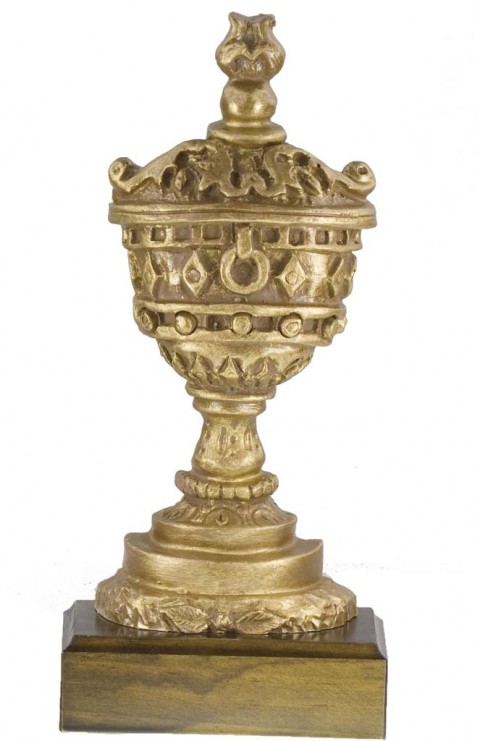 trofeo resina cartas 22 cm.