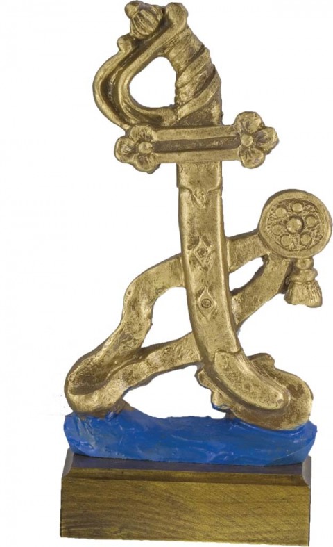 trofeo resina cartas 22 cm.