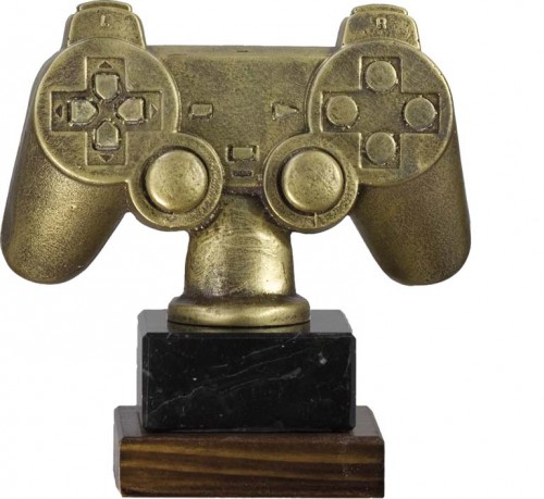 TROFEO RESINA MANDOS PLAY 13 cm.