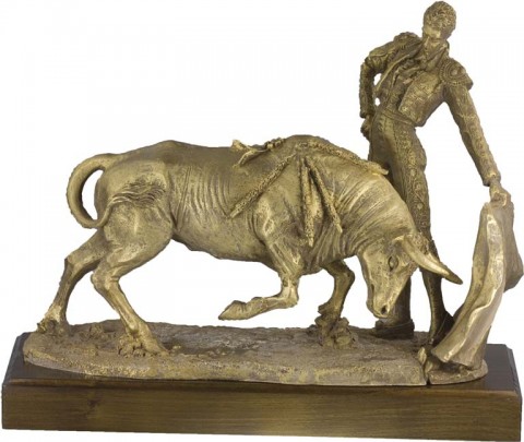 trofeo resina tauromaquia 23 cm.