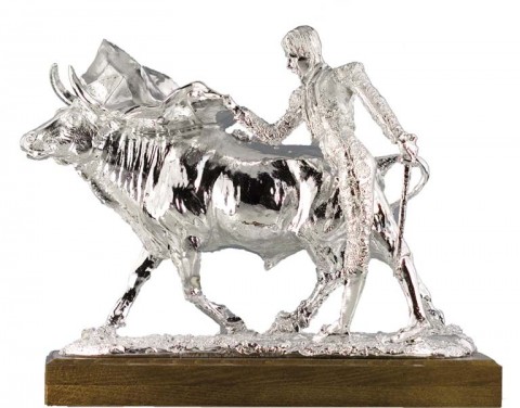 trofeo resina tauromaquia 23 cm.