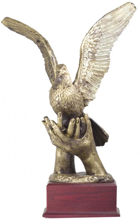 trofeo resina aguila 46 cm.