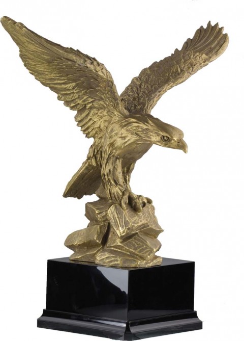 trofeo resina aguila 47 cm.