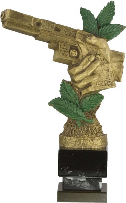 trofeo resina pistola 26 cm.