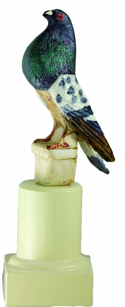 trofeos resina paloma 19 cm.