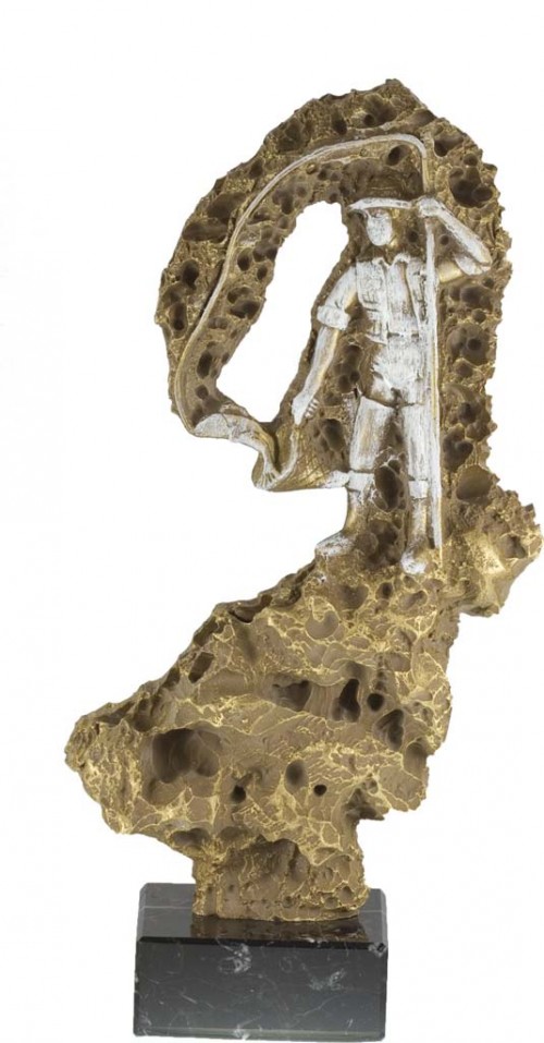 TROFEO RESINA PESCA 27 cm.