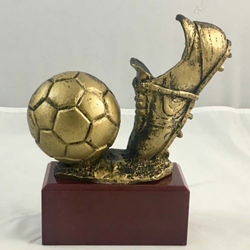TROFEO RESINA FUTBOL CON BASE DE MADETA
