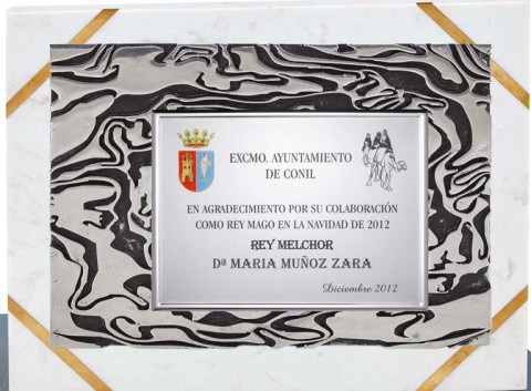(142) placa de homenaje resina  soporte de marmol 