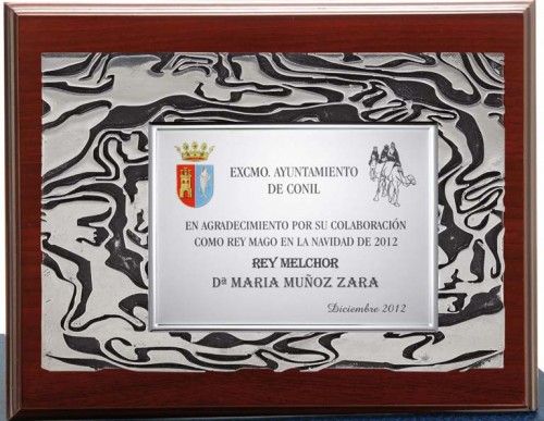 (142) PLACA DE HOMENAJE RESINA  MADERA ECONOMICA